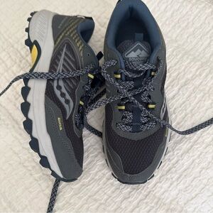 Saucony women’s Trail Running Shoes - Gray and Yellow 8m